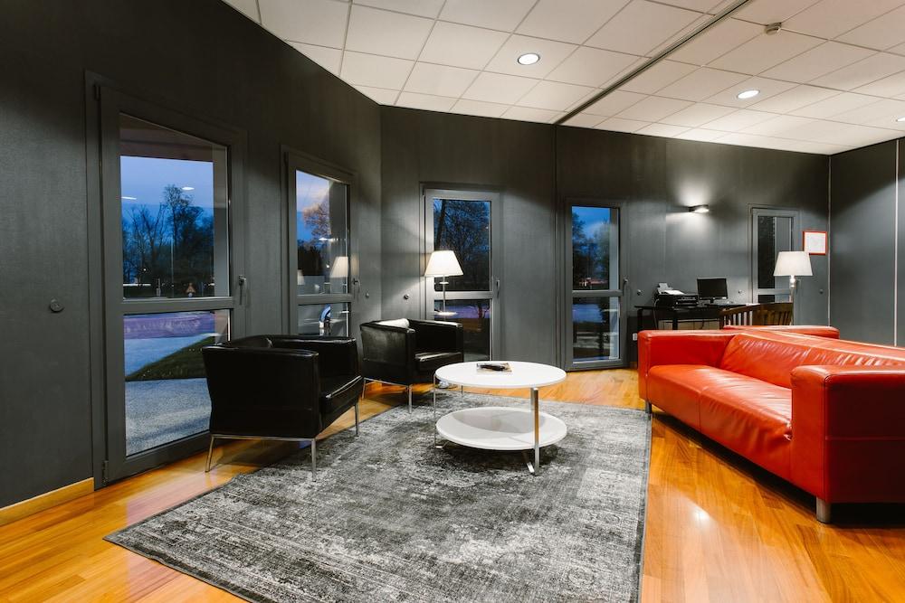 The Aries Hotel 4*
