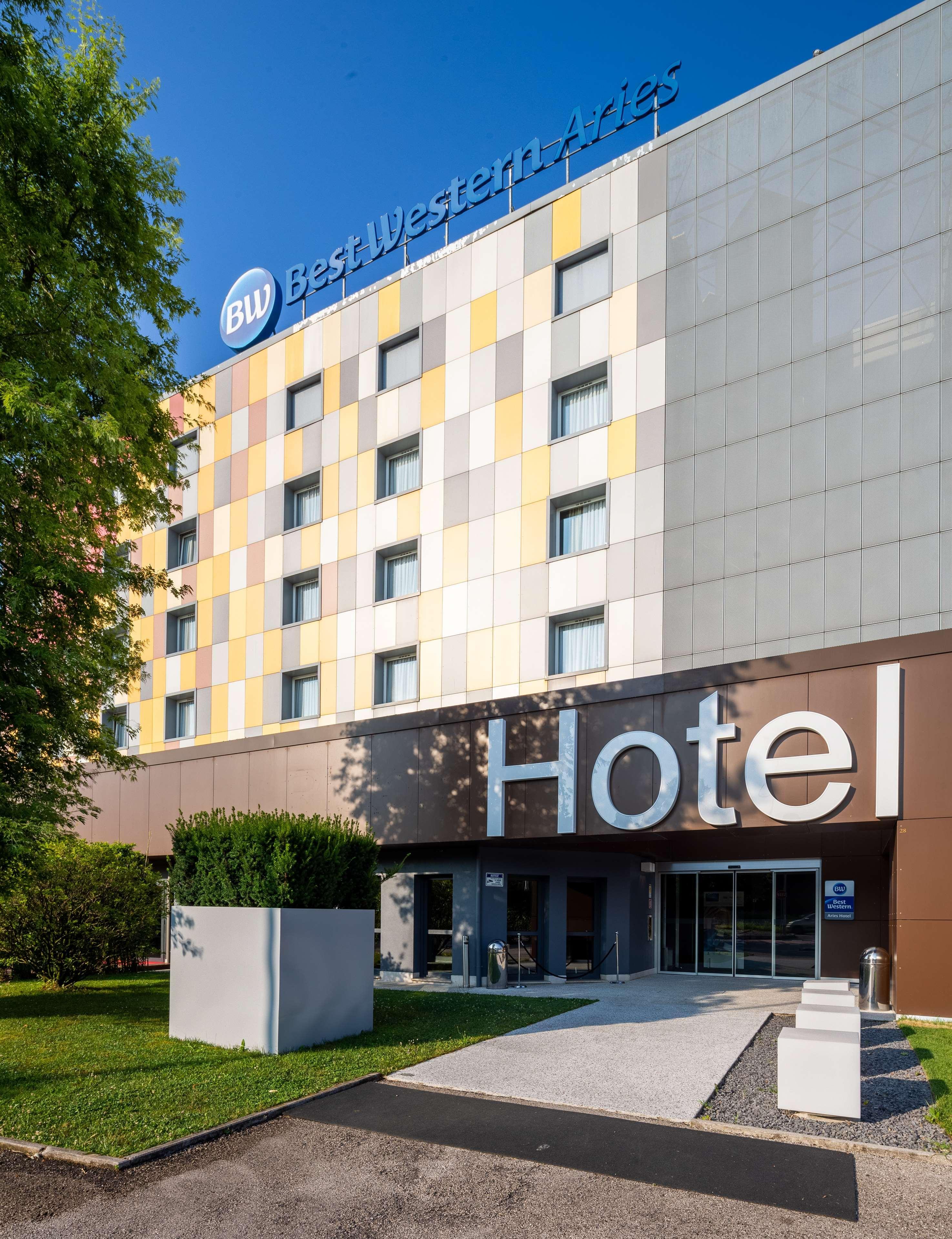Western Aries Hotel